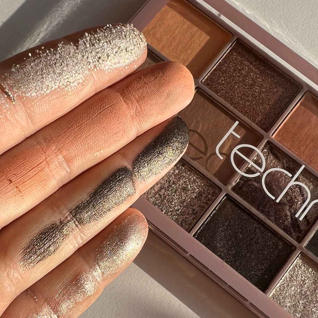 Technic Smokey Quartz 30g eyeshadow applied on skin showing defined smokey tones with smooth texture and colour payoff