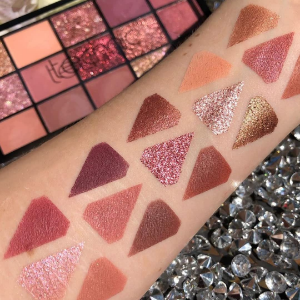 Technic Invite Only 30g palette used for creating eye or face looks with smooth blending and defined finish
