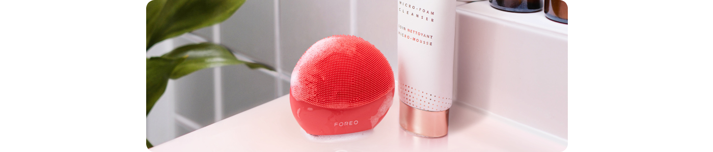 Foreo Luna 4 Mini in coral 