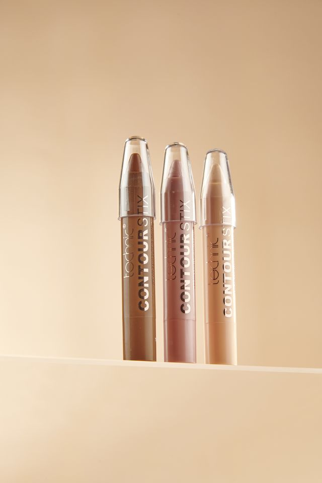 Technic Contour Stix 8.4g for sculpting and defining face with smooth blendable cream contour finish