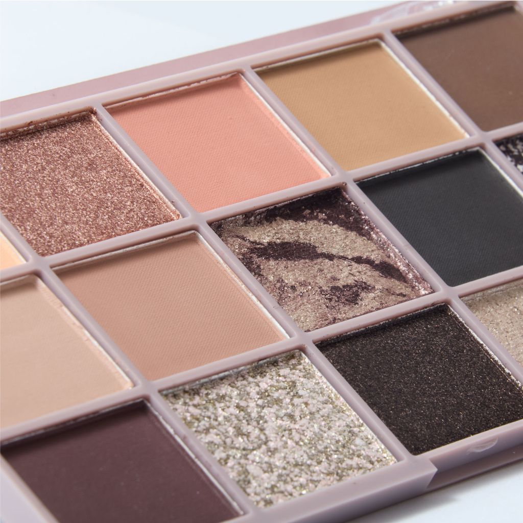 Technic Smokey Quartz 30g palette for smokey defined eyes with smooth texture and long lasting colour payoff