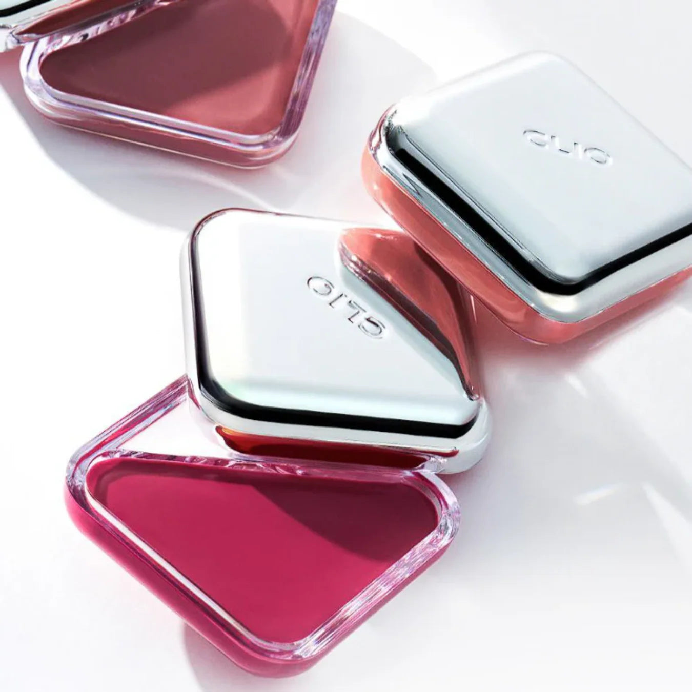 CLIO Essential Lipcheek Tap 4.5g texture showing creamy pigment with a soft diffused finish