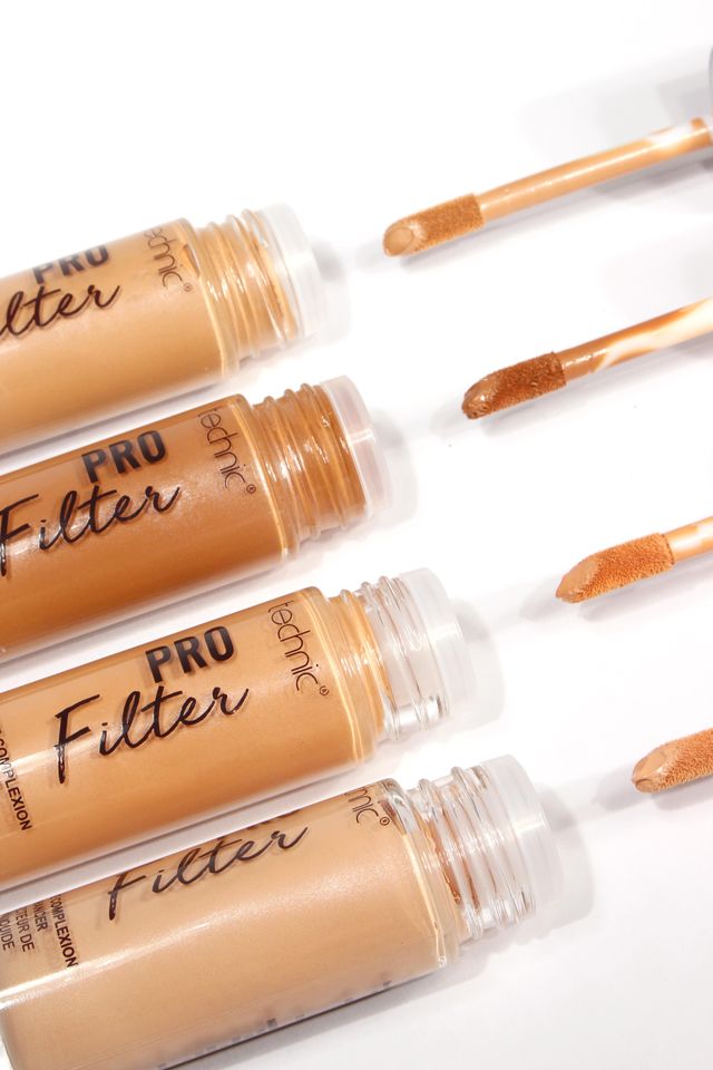Technic Pro Filter Foundation 33ml applicators and colours highlighting radiant formula smooth blending and luminous finish