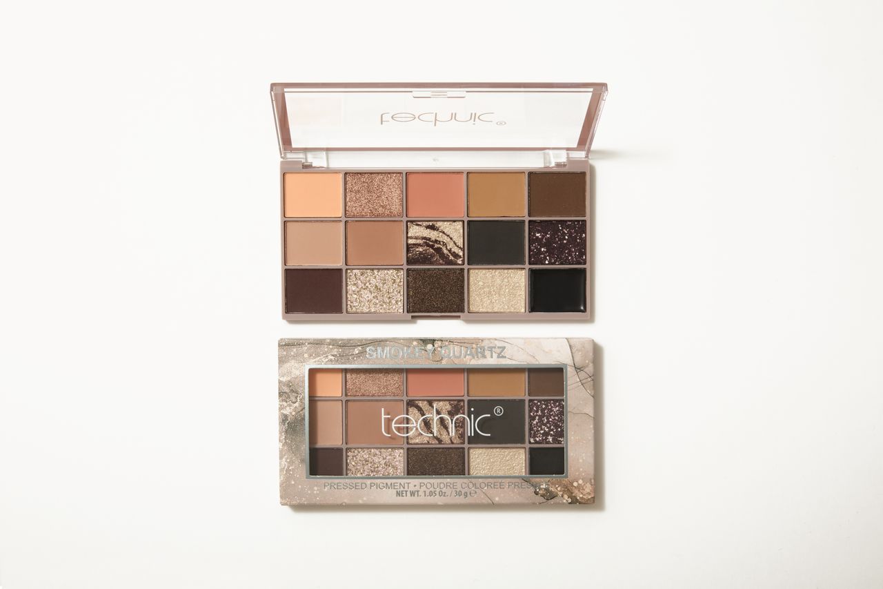 Technic Smokey Quartz 30g eyeshadow palette for creating smokey eye looks with smooth blendable pigment