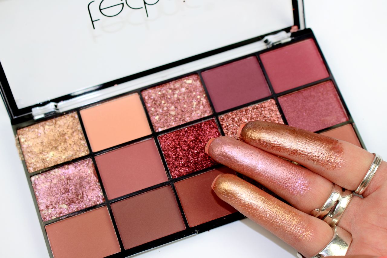 Technic Invite Only 30g palette for defined blended makeup looks with rich colour payoff and smooth finish