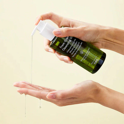 Purito cleansing oil 200ml smooth, silky texture that emulsifies into a milky consistency on contact with water