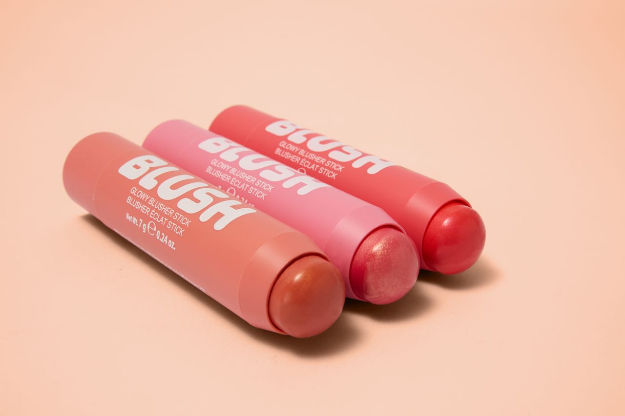 Technic Glowy Blusher Stick 7g creamy blush texture for smooth application easy blending and glowing finish