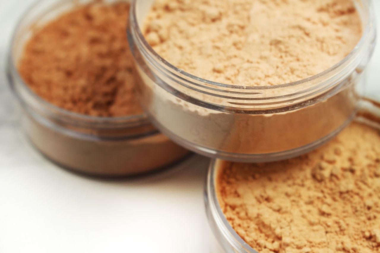 Technic Colour Fix Loose Powder 20g for smoothing skin balancing tone and setting makeup with soft finish