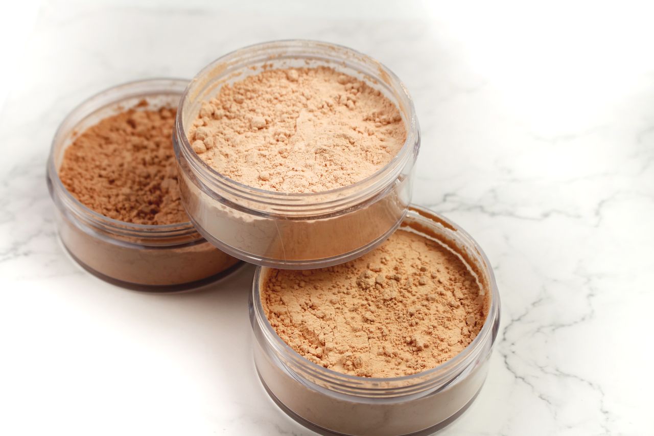 Technic Colour Fix Loose Powder 20g fine loose powder for smoothing skin brightening complexion and soft finish